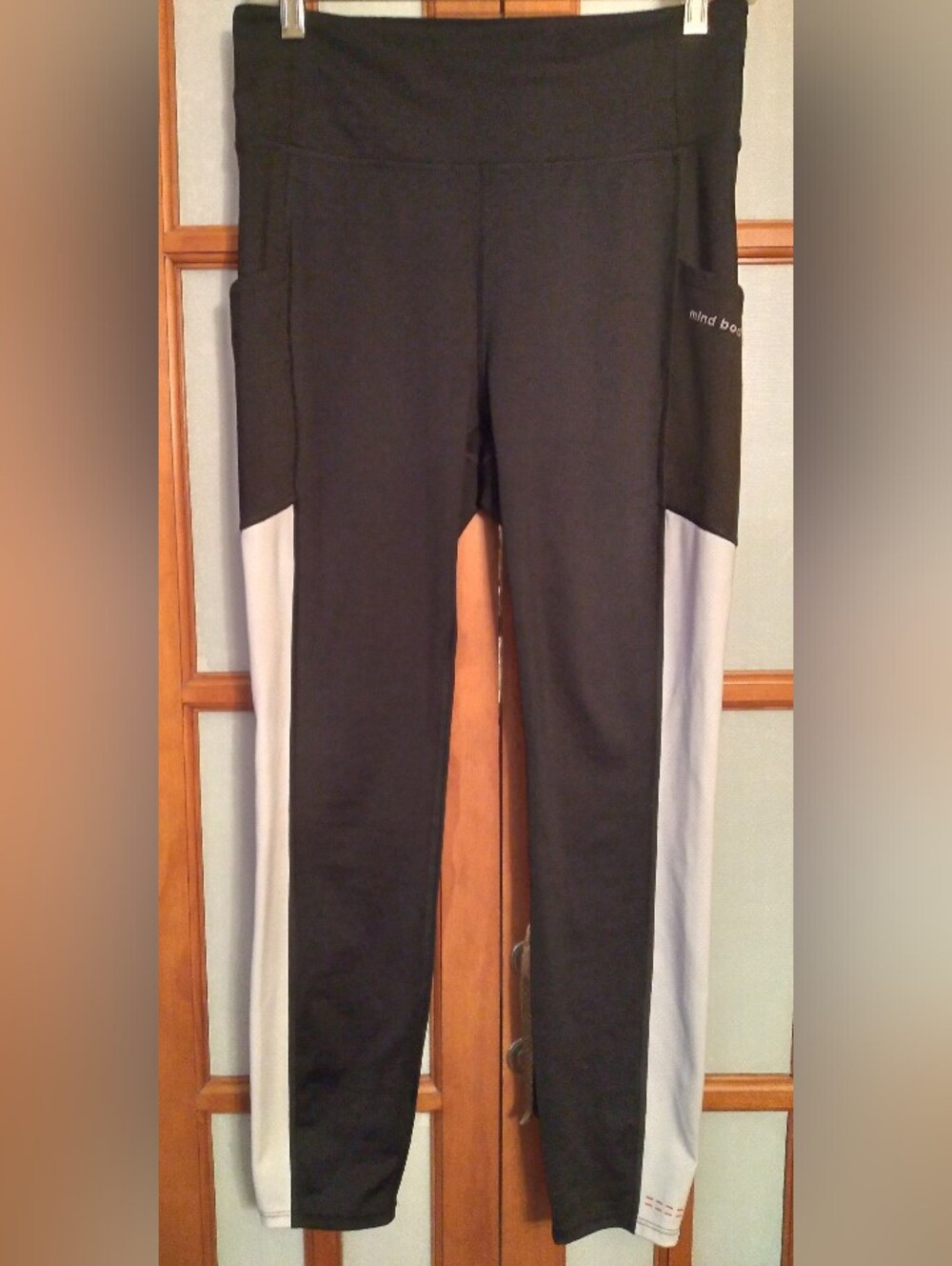 Women's High Rise Black And White With Pockets Leggings By Mind Body Love Sz M